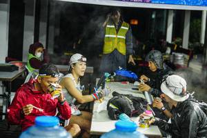 BIB: 
                            <button type="button" onclick="openModal(22296293)" class="btn btn-primary btn-sm float-right btn-popup" data-toggle="modal" data-target=".modal-high-quality">
                        <i class="fas fa-shopping-cart"></i> Add to Cart
                    </button>
                                            <button type="button" onclick="isThisMe(22296293, true)" class="btn btn-success btn-sm float-right btn-popup btn-isme hidden" data-toggle="tooltip" data-placement="bottom" title="นี่คือรูปของคุณใช่ไหม คลิกที่นี่เพื่อเอาเข้าอัลบั้ม">
                        <i class="fas fa-plus"></i> Add to album
                    </button>
                    <button type="button" onclick="isThisMe(22296293, false)" class="btn btn-warning btn-sm float-right btn-popup btn-isnotme hidden">
                        <i class="fas fa-ban"></i> Remove from album
                    </button>